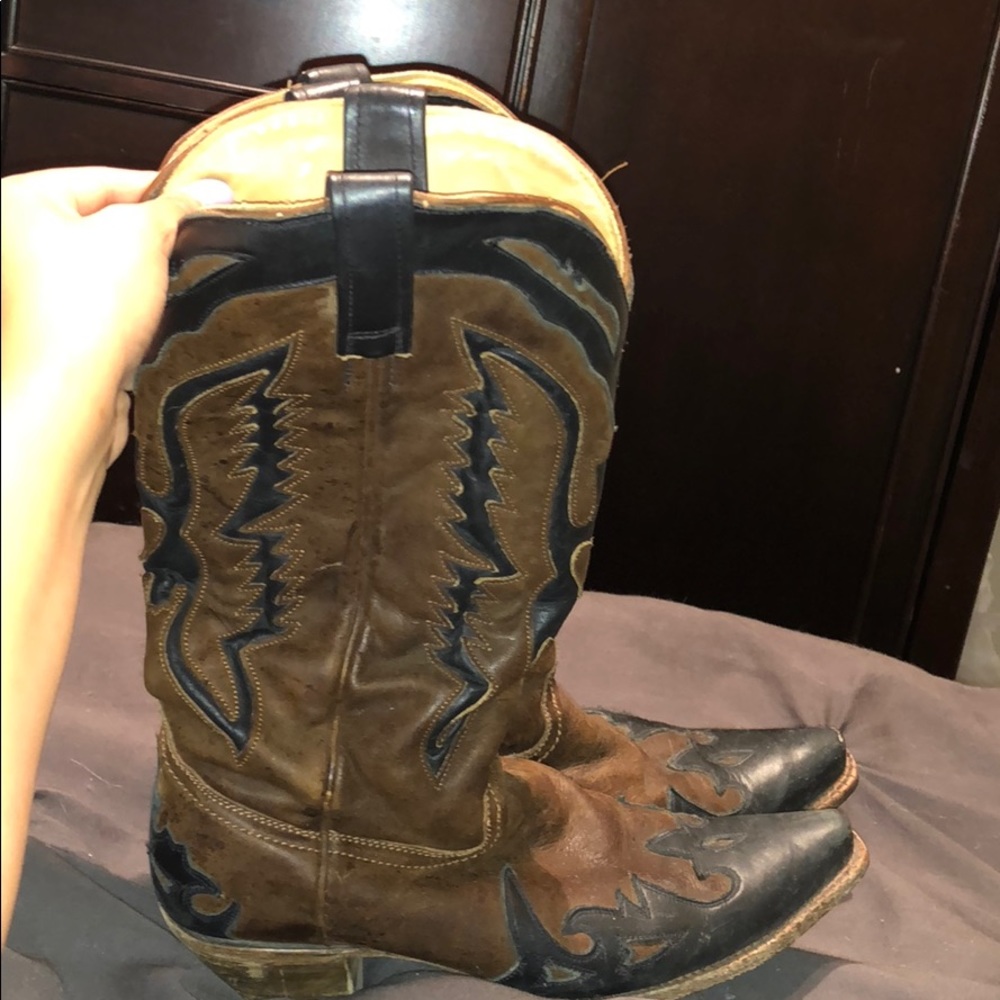 Vintage cowgirl boots in good condition